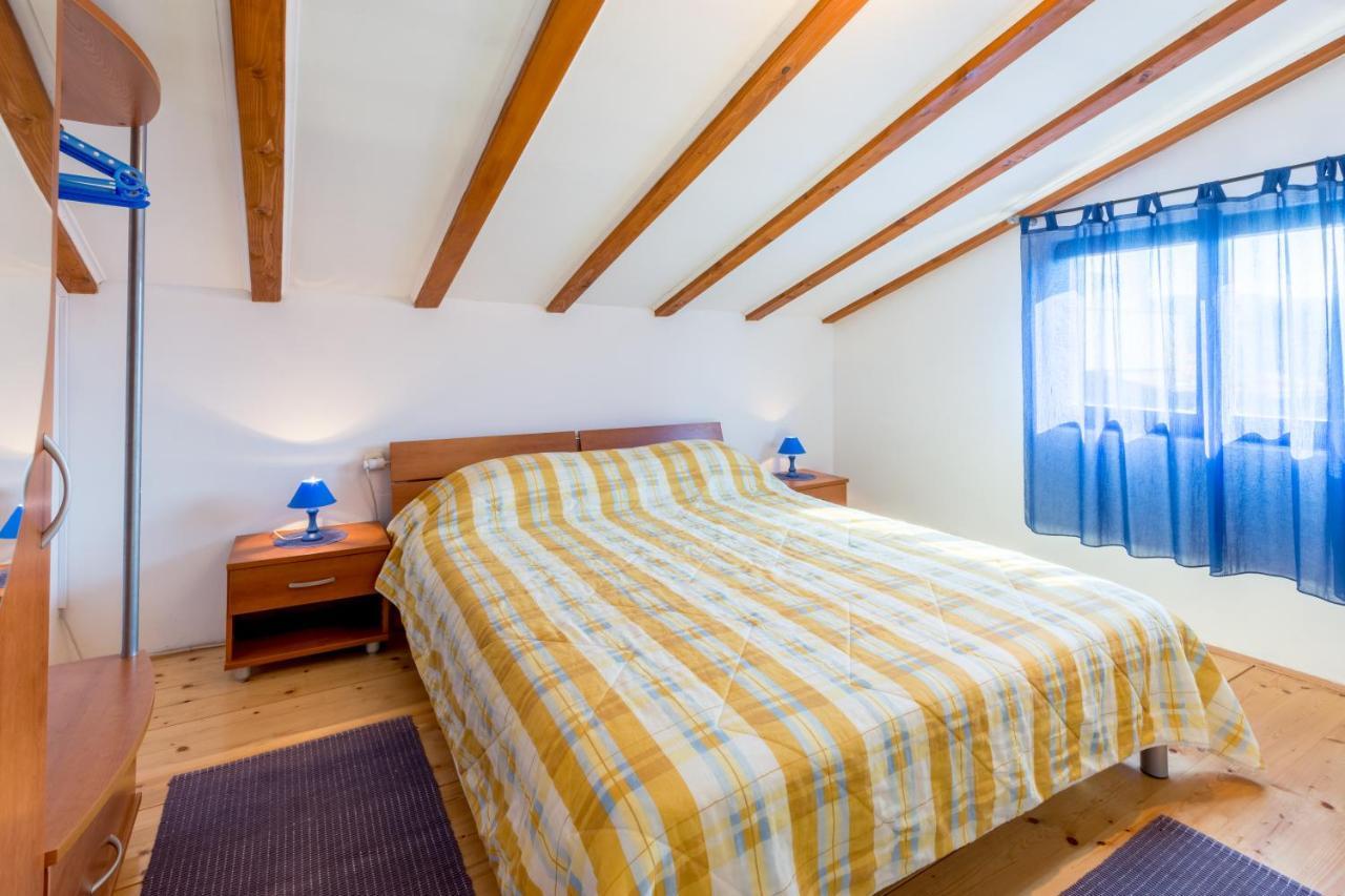 Vacation House Milka Милна Екстер'єр фото