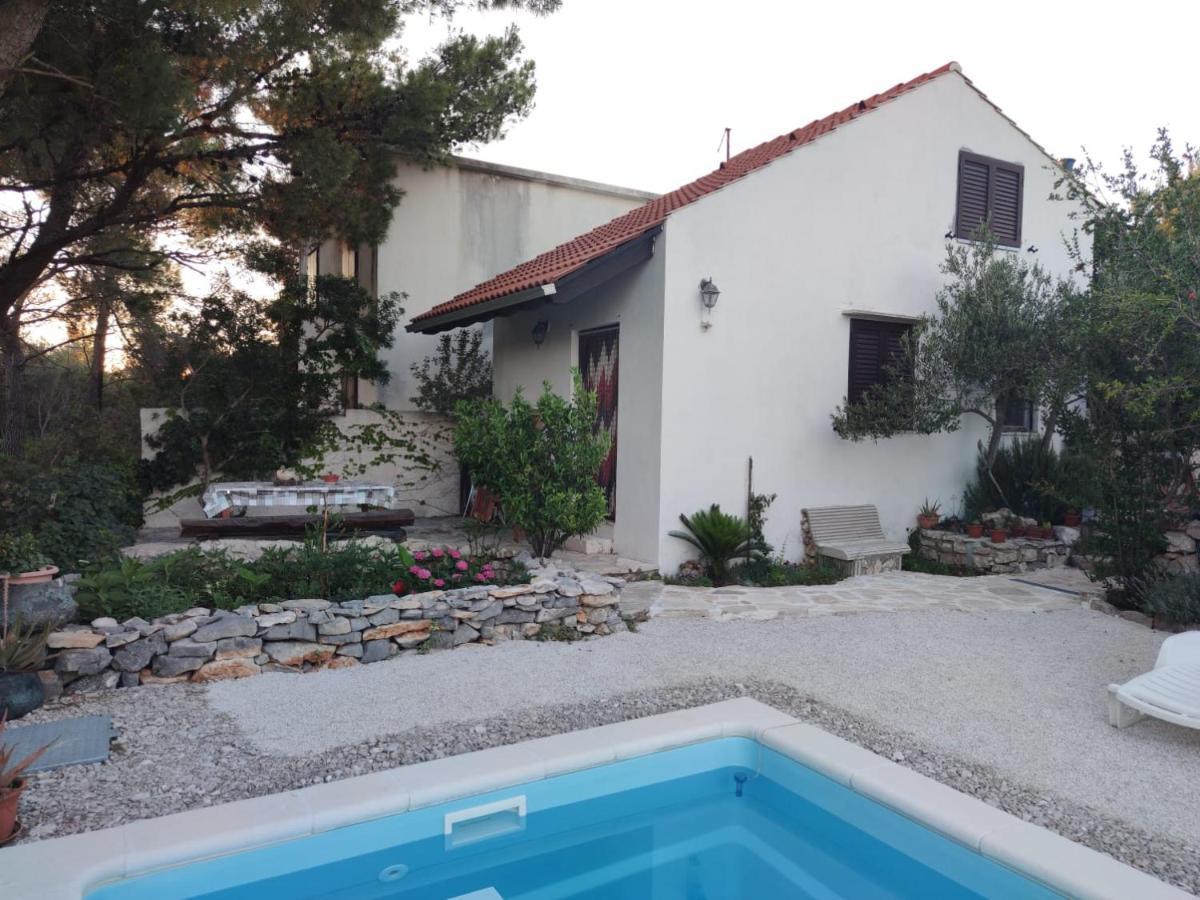 Vacation House Milka Милна Екстер'єр фото