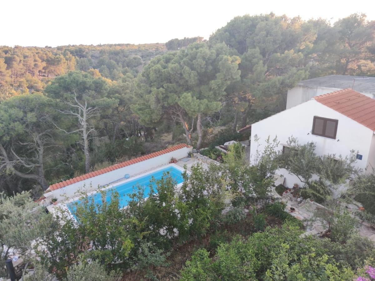 Vacation House Milka Милна Екстер'єр фото